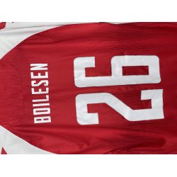 Danmark 2021/22 Hjemmebanetr�je. Nicolai Boilesen #26 (God) Large