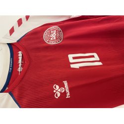 Danmark 2021/22 Hjemmebanetr�je. Christian Eriksen #10 (God) X-Large (fitter lille)