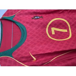 Portugal 2004/06 Hjemmebanetr�je. L. Figo #7 (God) XXL/XL