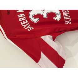 Bayern M�nchen 2010/11 Hjemmebanetr�je. Bastian Schweinsteiger #31 (God) Large