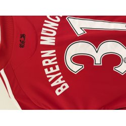 Bayern M�nchen 2010/11 Hjemmebanetr�je. Bastian Schweinsteiger #31 (God) Large