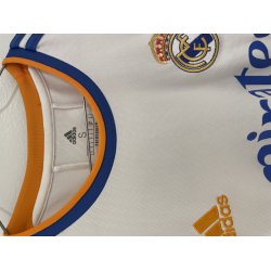 Real Madrid 2021/22 Hjemmebanetr�je. Toni Kroos #8 (God) Small