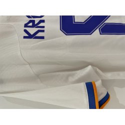 Real Madrid 2021/22 Hjemmebanetr�je. Toni Kroos #8 (God) Small
