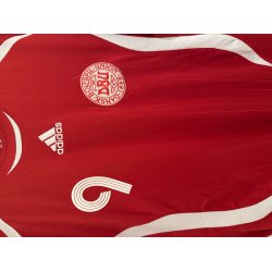 Danmark 2006/08 Hjemmebane Player Issue. Nicklas Bendtner #9 (God) Large