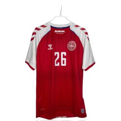 Danmark 2021/22 Hjemmebanetr�je. Nicolai Boilesen #26 (God) Large