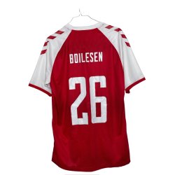 Danmark 2021/22 Hjemmebanetr�je. Nicolai Boilesen #26 (God) Large