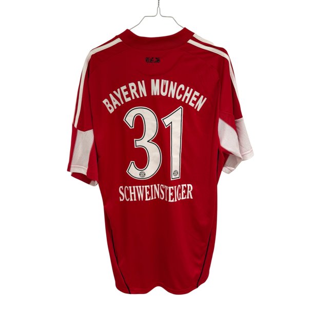 Bayern M�nchen 2010/11 Hjemmebanetr�je. Bastian Schweinsteiger #31 (God) Large
