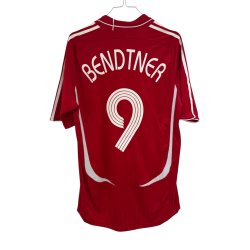 Danmark 2006/08 Hjemmebane Player Issue. Nicklas Bendtner #9 (God) Large