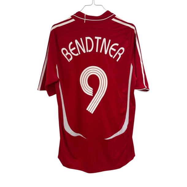 Danmark 2006/08 Hjemmebane Player Issue. Nicklas Bendtner #9 (God) Large